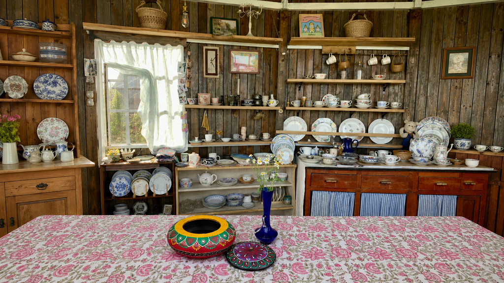 Layering Old-World Character Into Modern Homes: A Guide to Vintage-Inspired Decorative Objects
